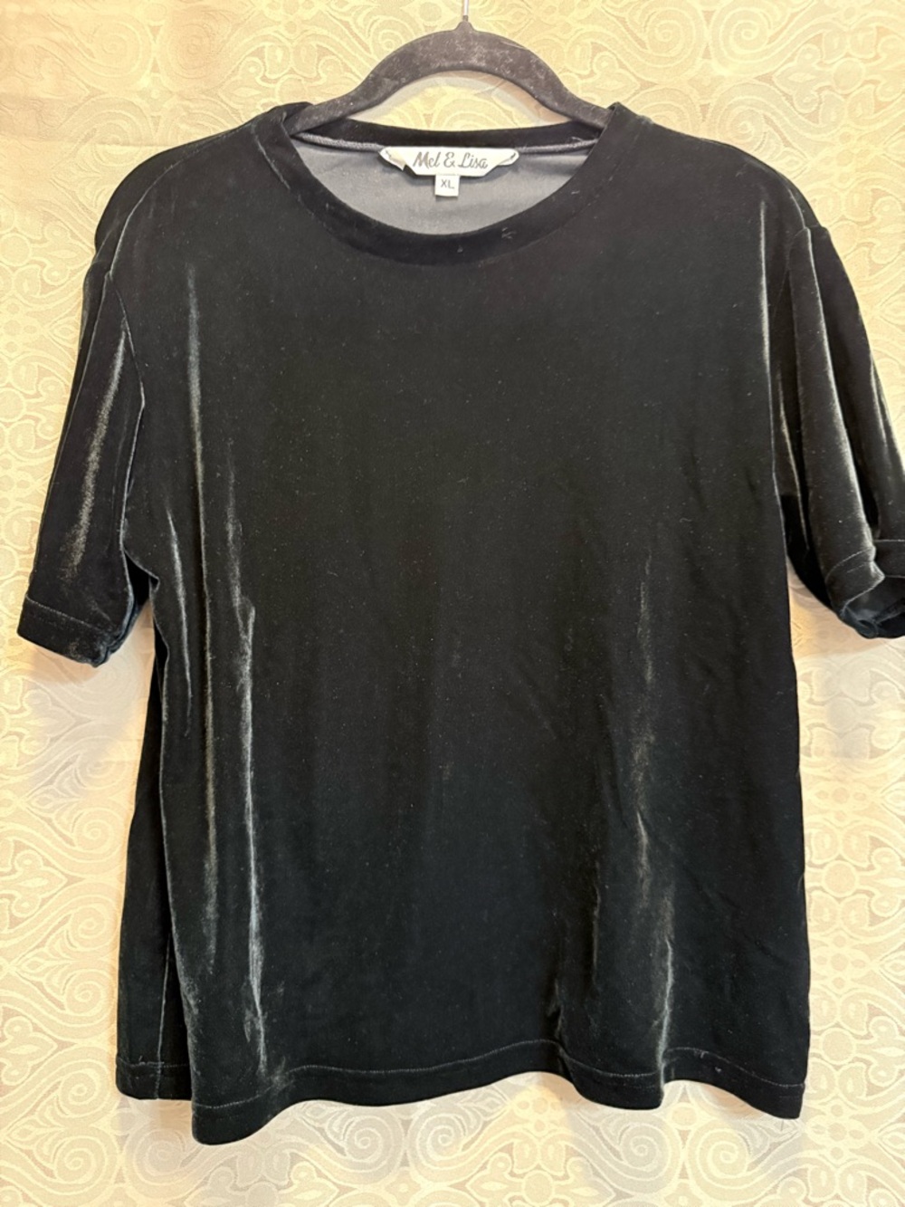 Mel & Lisa women’s Black Velvet Short-Sleeve Shirt